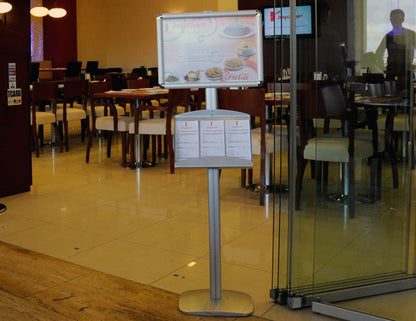 Ayarlanabilir Menü Panosu Rondo Köşe Alüminyum Restoran Standı A3 A4