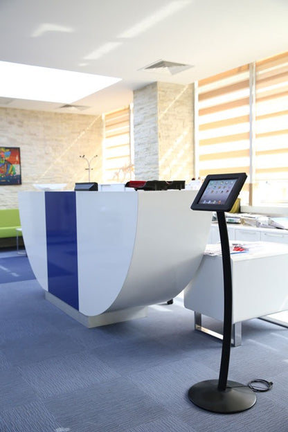 Universal Curved Tablet Standı Kavisli Ayaklı Alüminyum Teşhir Standı